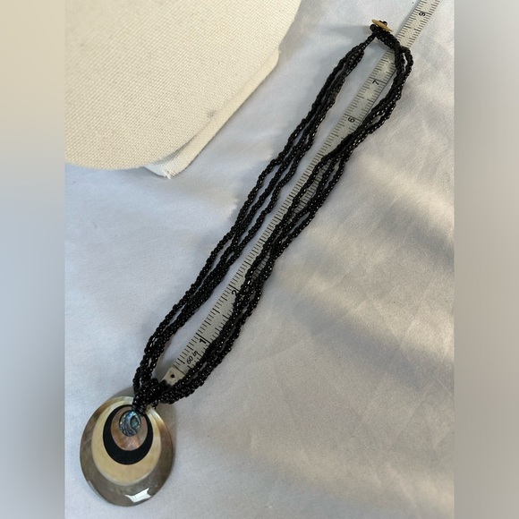 Gorgeous abalone shell pendant on black seed bead necklace - Picture 3 of 6